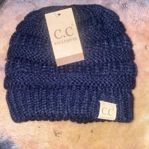 NWT CC Exclusives Navy Childrens M-L Cable Knit Chunky Soft Beanie Hat